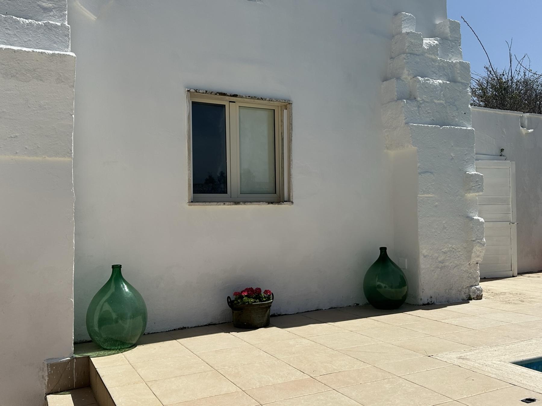 Sunset Suite - Accommodates: 4 Beds: 1 Single, 1 King four-poster, 1 sofa bed